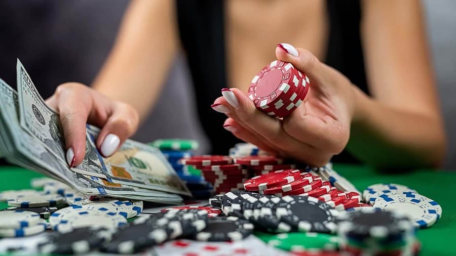 3 điều mà bạn tuyệt đối không nên có trong khi chơi bài Blackjack